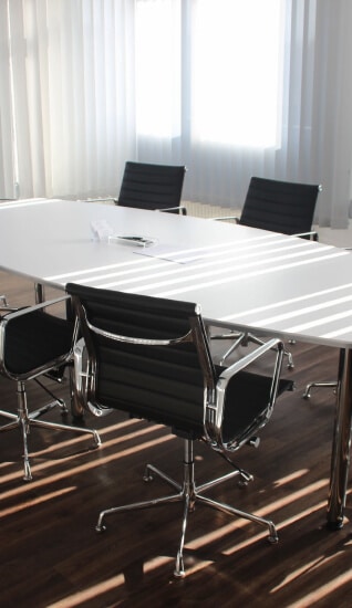 תמונות לחדר ישיבות